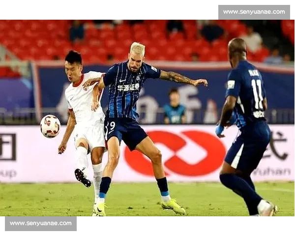 武汉三镇 2-0 青岛海牛:图多列绍尔建功 零封 + 红牌漏判引争议